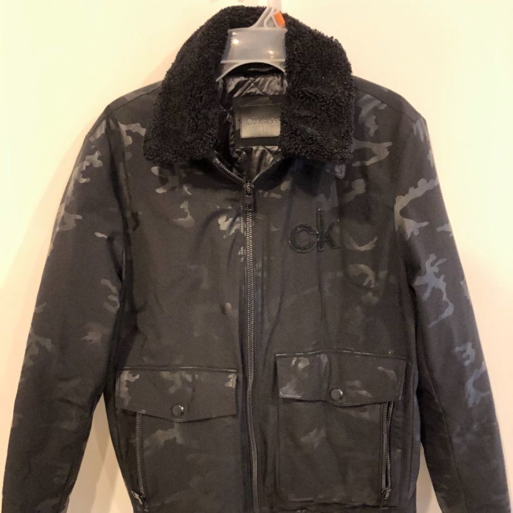 Like New
Title: Calvin Klein Women’s M Dark Grey Camo Jacket - Like New